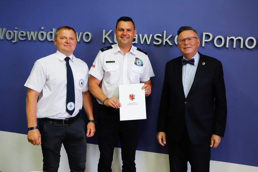 Uroczyste przekazanie umowy dotyczącej wparcia dla WOPR na zabezpieczenie i patrolowanie zbiorników wodnych województwa kujawsko-pomorskiego, fot. Mikołaj Kuras