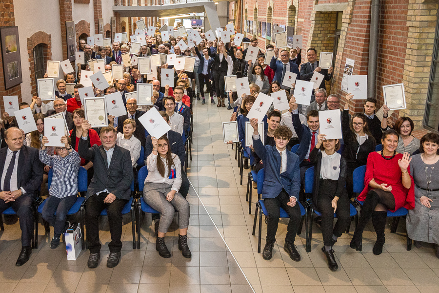 Ubiegłoroczna gala stypendystów programu Prymus Pomorza i Kujaw w Międzynarodowym Centrum Edukacji Młodzieży w Toruniu, fot. Szymon Zdziebło www.tarantoga.pl