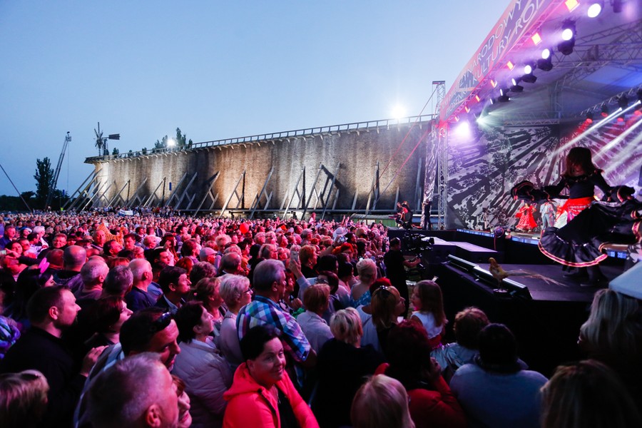 Międzynarodowy Festiwal Piosenki i Kultury Romów obędzie się pod ciechocińskimi tężniami w najbliższy weekend, fot. Mikołaj Kuras