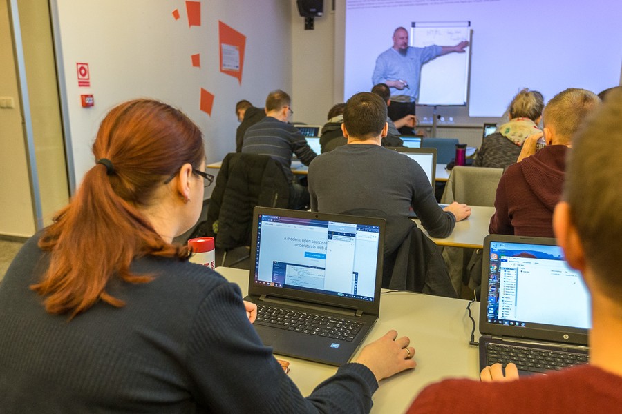 Zajęcia w ramach certyfikowanych szkoleń komputerowych dla mieszkańców regionu, fot. Szymon Zdziebło www.tarantoga.pl