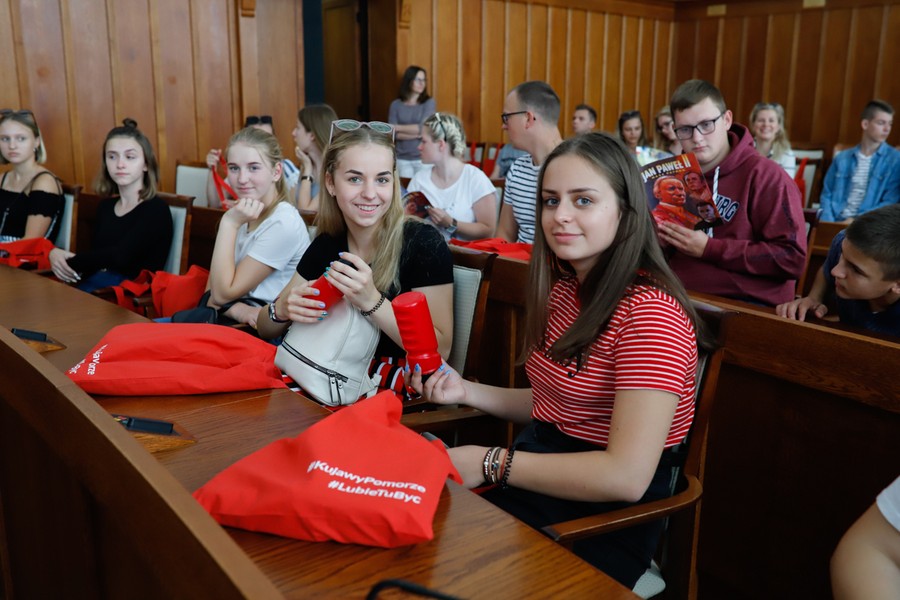 Wizyta dzieci i młodzieży z Litwy, Ukrainy i Stanów Zjednoczonych w Urzędzie Marszałkowskim, fot. Mikołaj Kuras