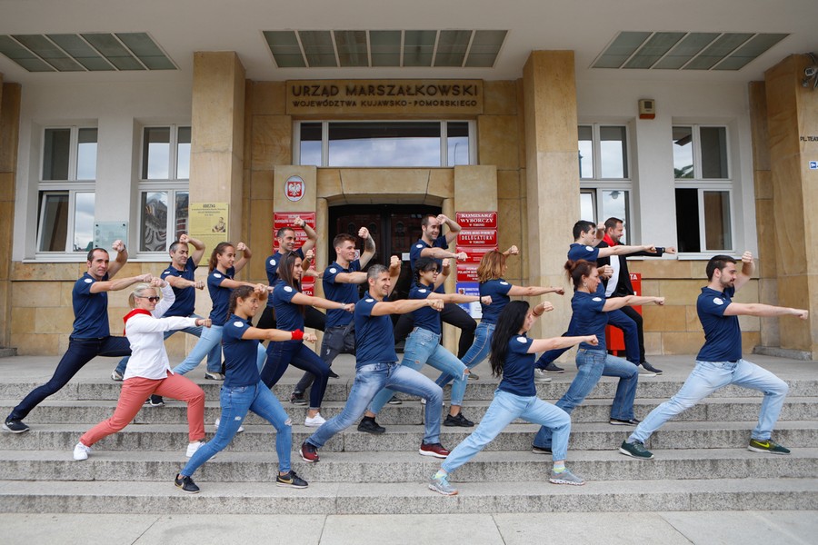 Zawodnicy karate z hiszpańskiej Nawarry odwiedzili Urząd Marszałkowski, fot. Mikołaj Kuras