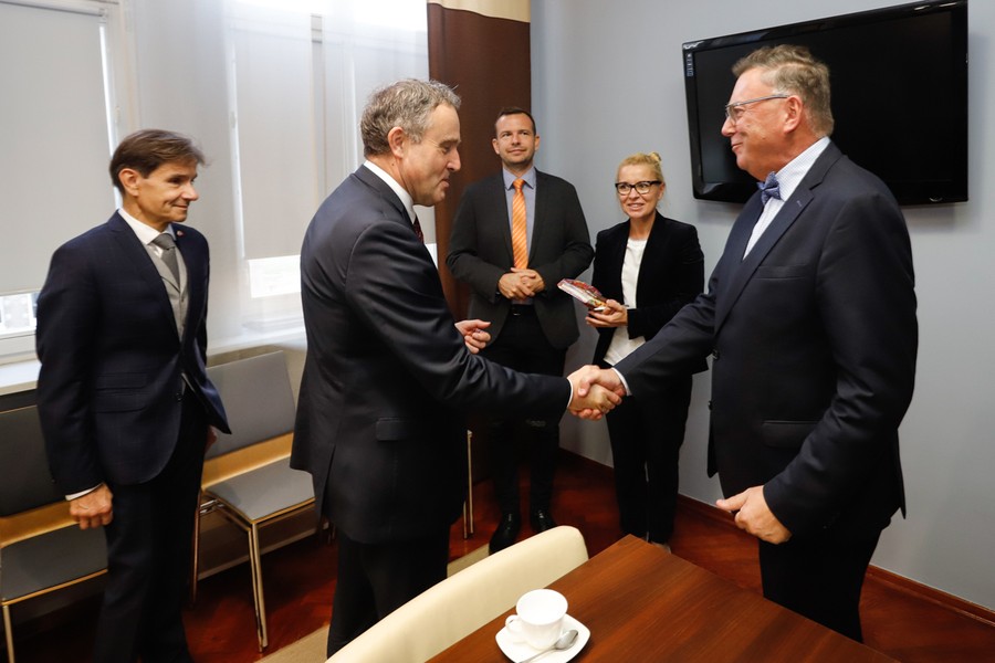 Spotkanie wicemarszałka Zbigniewa Ostrowskiego i ambasadora Belgii Luca Jacobsa, fot. Mikołaj Kuras dla UMWKP