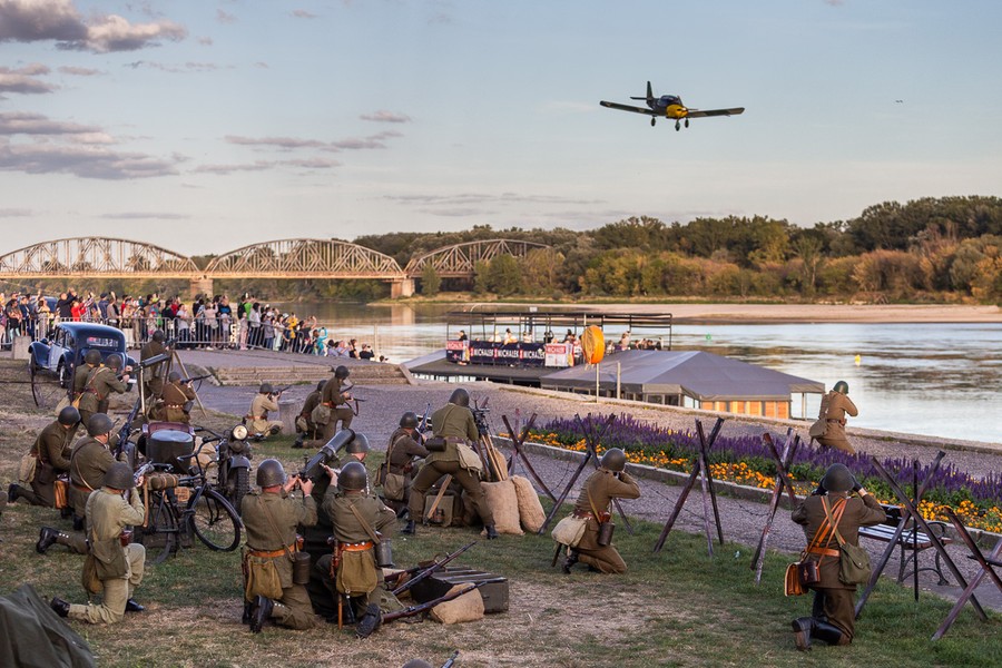 Inscenizacja historyczna „Bohaterska obrona toruńskich mostów 1939”, fot. Szymon Zdziebło/tarantoga.pl