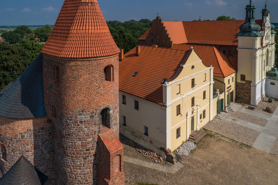 Zespół klasztorny Norbertanek w Strzelnie, fot. Szymon zdziebło tarantoga.pl