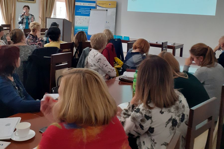 Prowadząca konferencję Barbara Potulska-Klein ekspert OKE w Gdańsku, fot. KPCEN Bydgoszcz