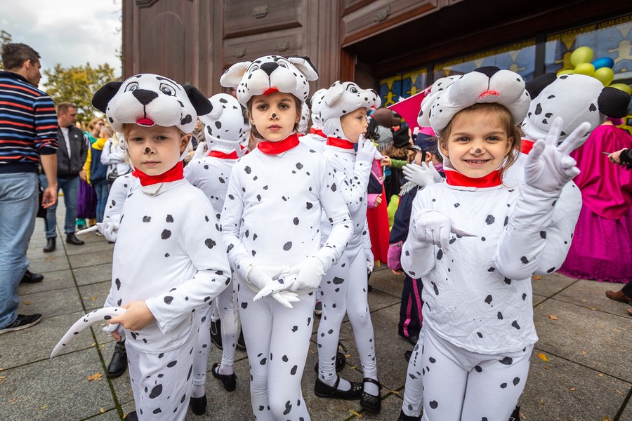 Parada podczas inauguracji Festiwalu Teatrów Lalek, fot. Szymon Zdziebło www.tarantoga.pl