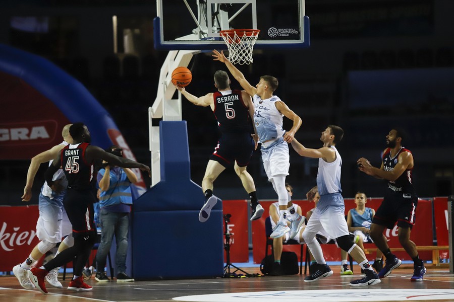 Pierwszy mecz Ligii Mistrzów w koszykówce w Toruniu: Polski Cukier Toruń - SIG Strasbourg, fot. Mikołaj Kuras