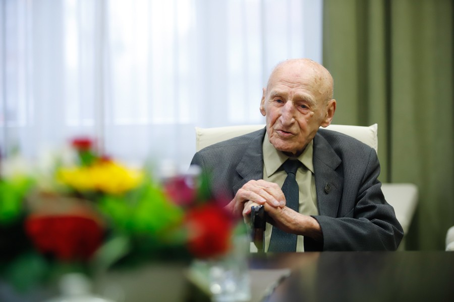 Maksymilian Kasprzak spotkał się dziś (25 października ) z marszałkiem Piotrem Całbeckim, fot. Mikołaj Kuras