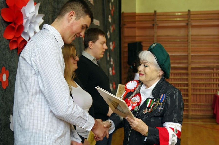 Wręczenie nagród, fot. KPSOSW im. J. Korczaka w Toruniu