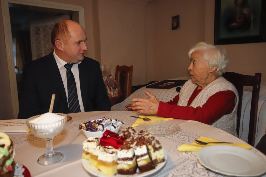Spotkanie marszałka Piotra Całbeckiego z Leopoldą Witkowską, fot. Mikołaj Kuras