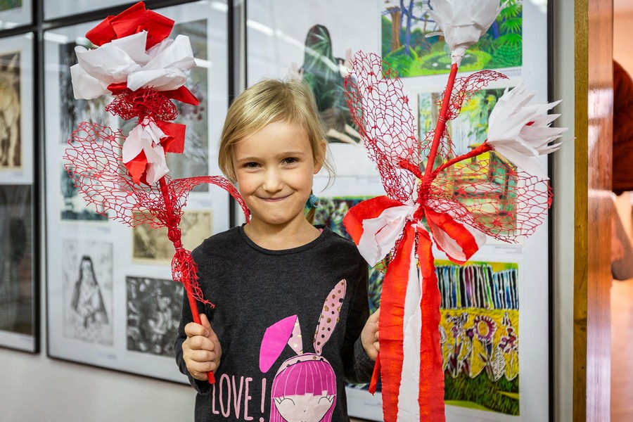 „Kwiaty polskie” – warsztaty z okazji Narodowego Święta Niepodległości w Galerii i Ośrodku Plastycznej Twórczości Dziecka w Toruniu, fot. Szymon Zdziabłó/tarantoga.pl