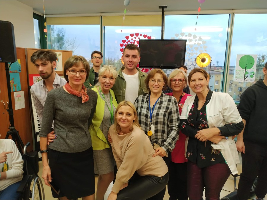 Wspólna fotografia z nauczycielami Zespołu Szkół nr 33