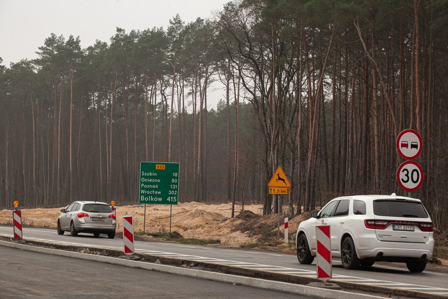 Budowa ronda turbinowego w Białych Błotach jest już na półmetku, fot. Filip Kowalkowski