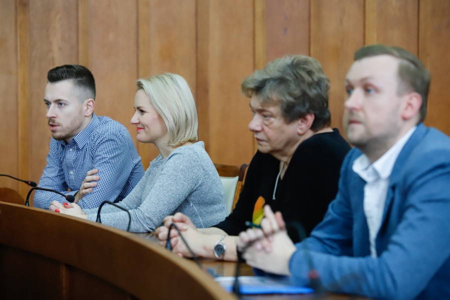 Wręczenie umów, fot. Mikołaj Kuras