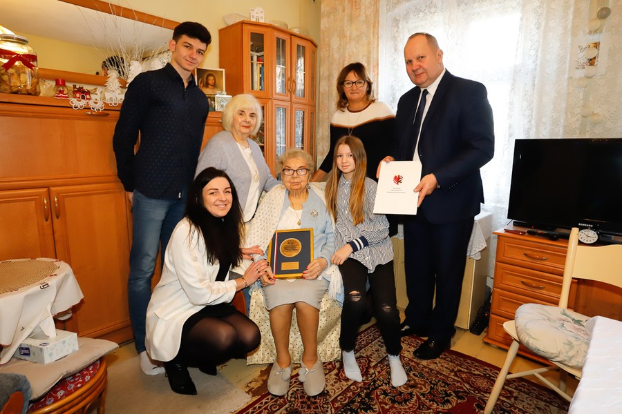 Wręczenie medalu Unitas Durat Palatinatus Cuiaviano-Pomeraniensis Eleonorze Wawrzyniak z Torunia, fot. Mikołaj Kuras