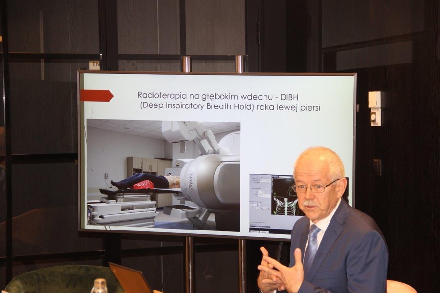 Prof. Kowalewski podczas spotkania z jury konkursu, fot. Bartosz Zielonacki/Termedia