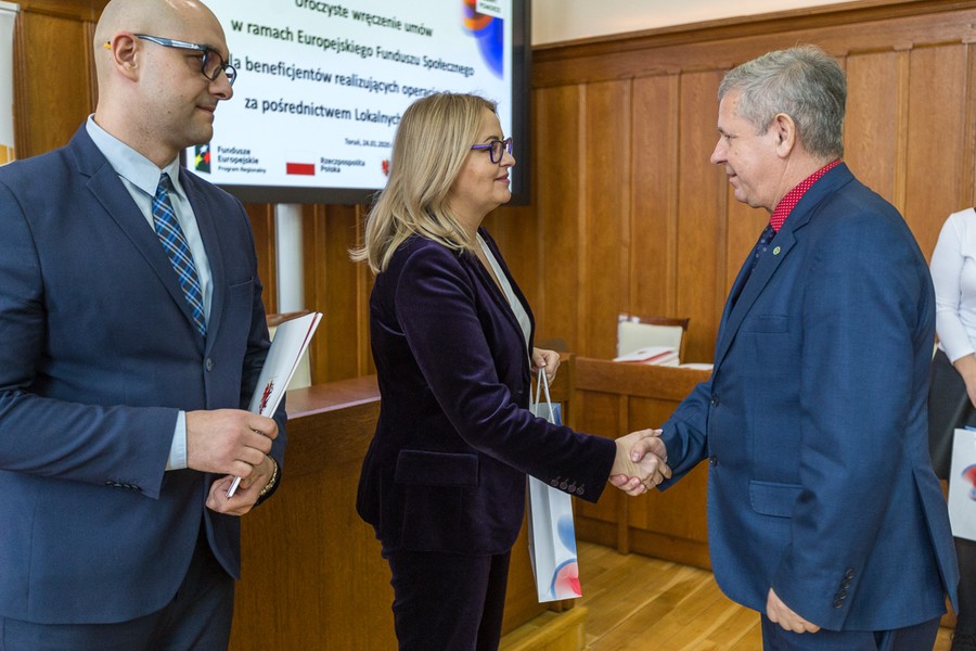 Uroczyste wręczenie umów o dofinansowanie projektów wybranych przez Lokalną Grupę Działania Pałuki – Wspólna Sprawa i Lokalną Grupę Działania Inowrocław, fot. Szymon Zdziebło www.tarantoga.pl