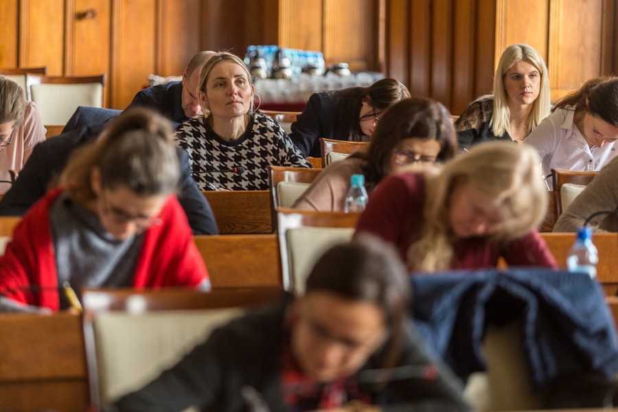 Dyktando pisało 32 pracowników samorządowych, fot. Szymon Zdziebło www.tarantoga.pl