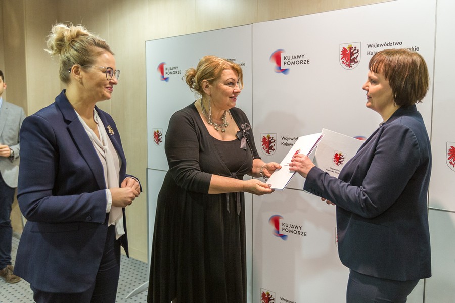 Wręczenie umów RPO, fot. Szymon Zdziebło/tarantoga.pl