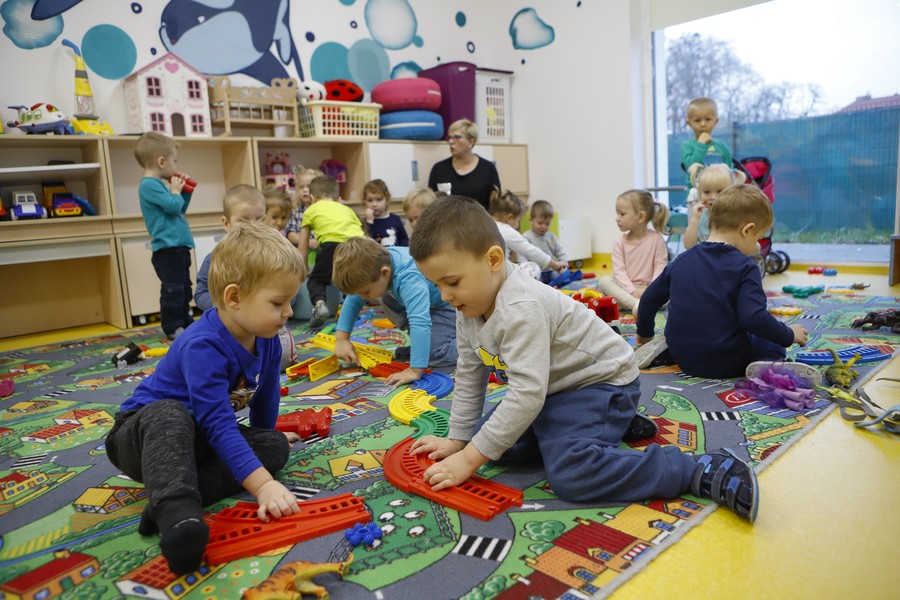Środki z PRO trafią m.in. na tworzenie miejsc opieki dla przedszkolaków, fot. Mikołaj Kuras