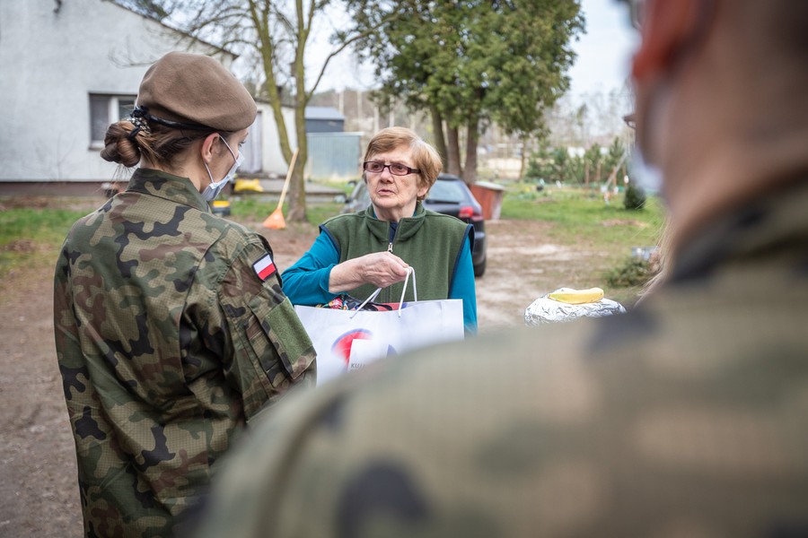 W ramach akcji przekażemy łącznie 350 paczek, fot. Szymon Zdziebło tarantoga.pl dla UMWKP