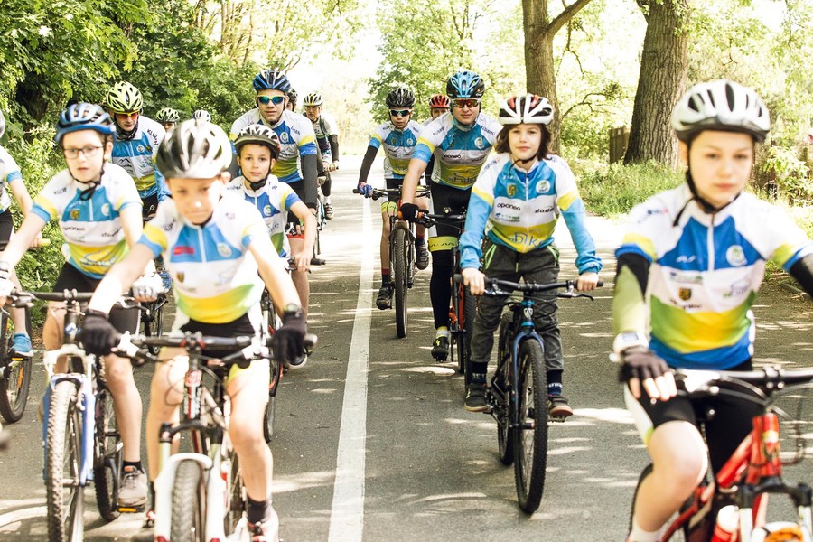 Trening szkółki kolarskiej w Niemczu (powiat bydgoski), fot. Filip Kowalkowski dla UMWKP