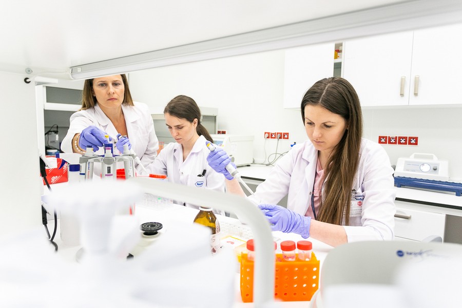 Dzięki zniesionym ograniczeniom ze szkoleń skorzysta również personel medyczny, fot. Filip Kowalkowski dla UMWKP