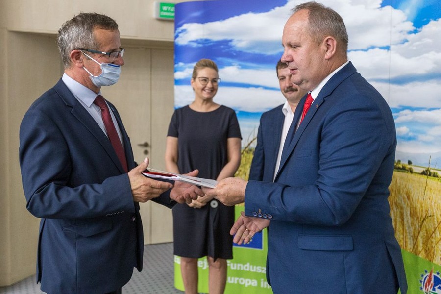 Ceremonia wręczenia umów PROW, fot. Szymon Zdziebło/tarantoga.pl dla UMWK-P