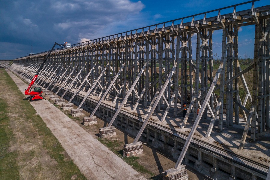 Trwa rewitalizacja ciechocińskich tężni, fot. Szymon Zdziebło taranotga.pl/ UMWKP