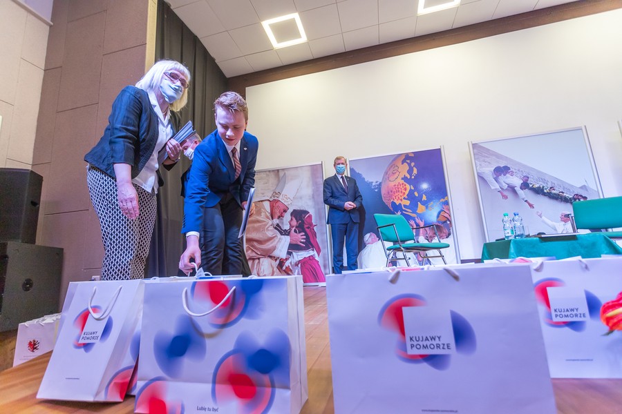 Gala podsumowująca ósmą edycję Wojewódzkiego Konkursu Interdyscyplinarnego o Wielkich Polakach, fot. Mikołaj Kuras dla UMWKP