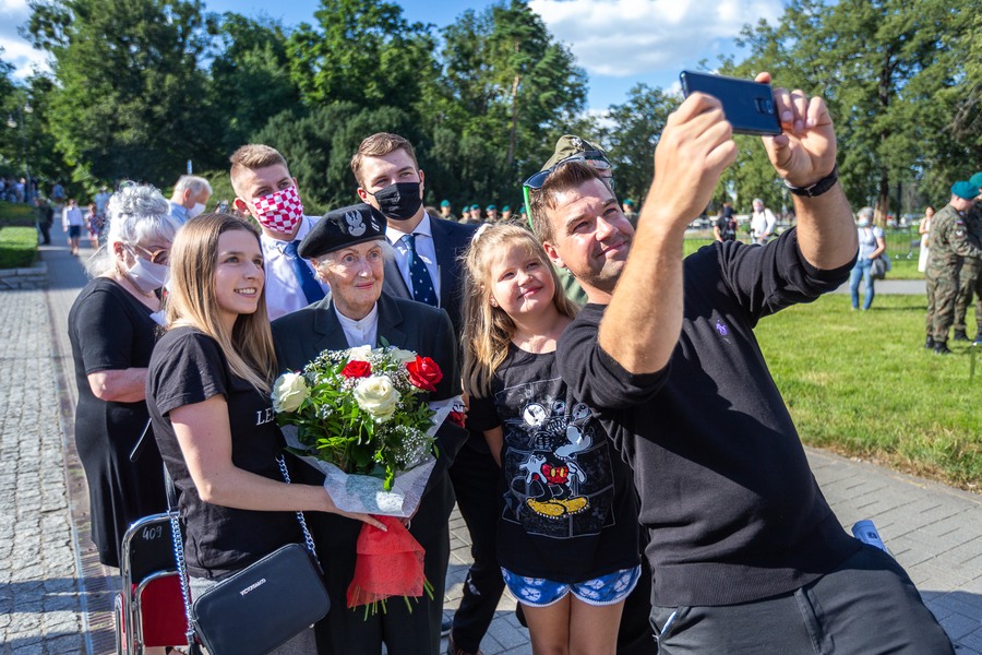 Obchody 76. rocznicy wybuchu Powstania Warszawskiego w Toruniu, fot. Szymon Zdziebło/tarantoga.pl dla UMWKP