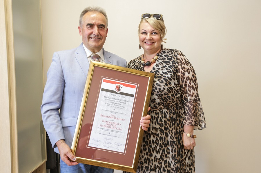 W dzisiejszej uroczystości wzięła udział przewodnicząca sejmiku Elżbieta Piniewska, fot. Szymon Zdziebło/tarantoga.pl dla UMWKP