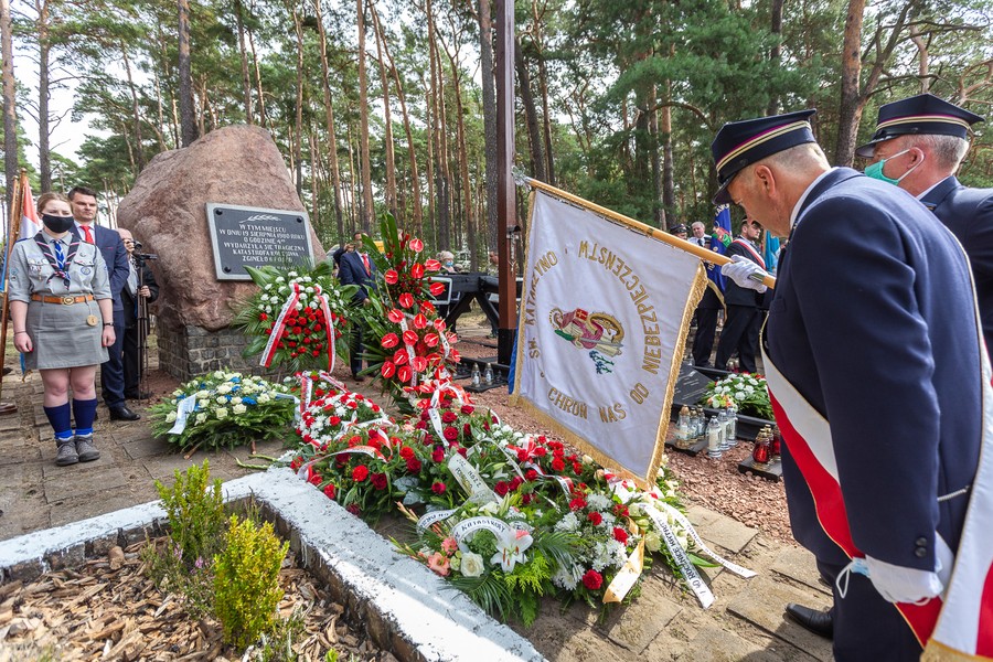Obchody czterdziestej rocznicy katastrofy kolejowej pod Otłoczynem, fot. Szymon Zdziebło/tarantoga.pl dla UMWKP