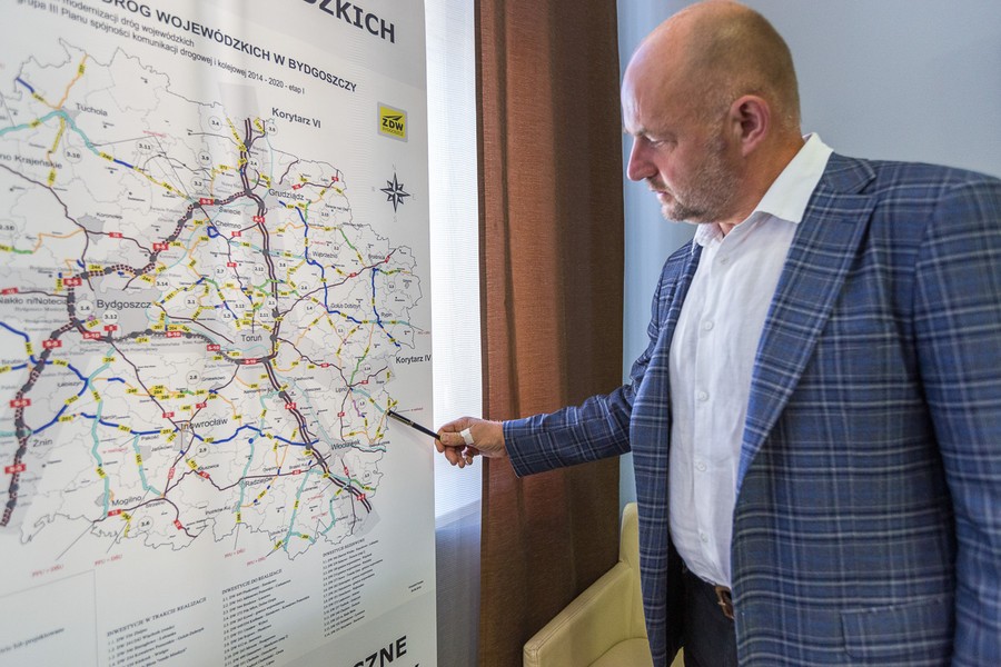 Uroczystość podpisania umowy na modernizację drogi wojewódzkiej nr 559, fot. Szymon Zdziebło tarantoga.pl dla UMWKP