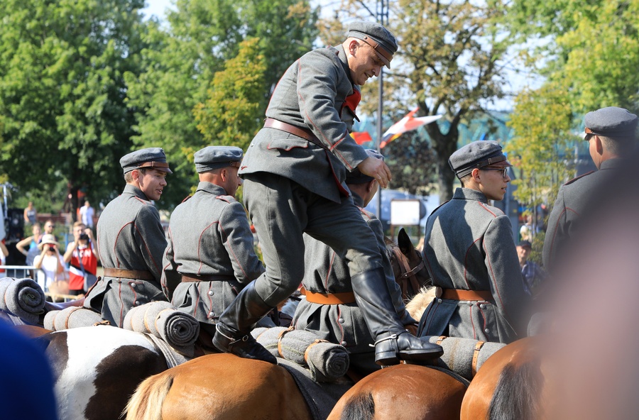 Obchody setnej rocznicy Cudu nad Wisłą – część artystyczno-rozrywkowa uroczystości we Włocławku, fot. Sławomir Kowalski, tarantoga.pl dla UMWKP