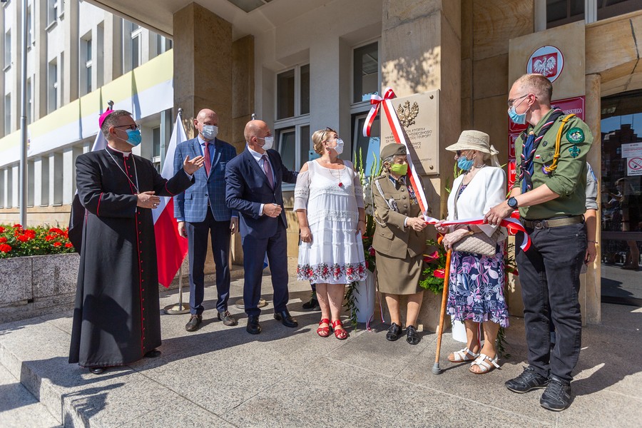 Obchody setnej rocznicy Cudu na Wisłą – odsłonięcie tablicy poświęconej bohaterom Cudu nad Wisłą, fot. Szymon Zdziebło, tarantoga.pl dla UMWKP