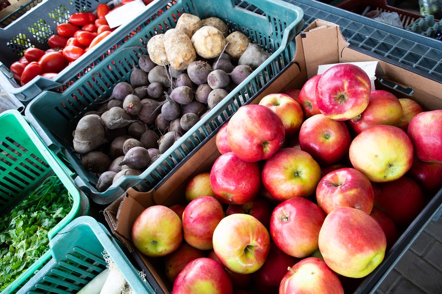 Targowisko w Bądkowie (powiat aleksandrowski), fot. Mikołaj Kuras dla UMWKP