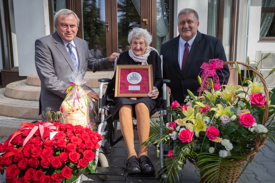 Setne urodziny Genowefy Lewandowskiej z Lubrańca, fot. Mikołaj Kuras dla UMWKP