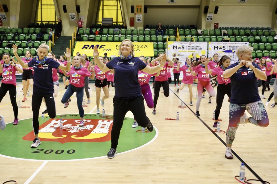 Zajęcia wychowania fizycznego w ramach programu Mistrzynie w Szkołach, fot. Andrzej Goiński dla UMWKP