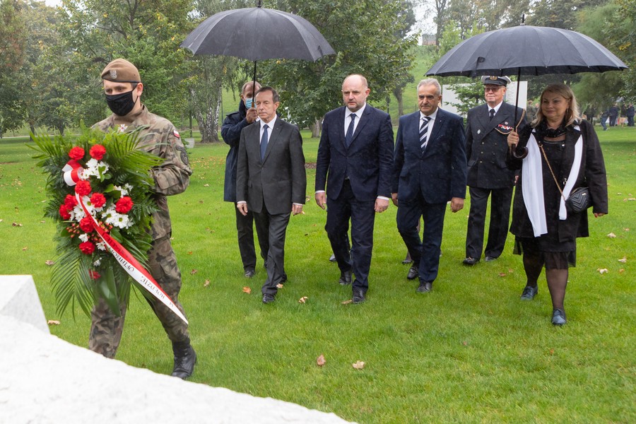 Uroczystości pod pomnikiem Pamięci Ofiar Zbrodni Pomorskiej 1939, fot. Mikołaj Kuras dla UMWKP