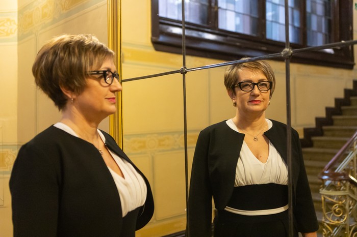 Ewa Furman (zdjęcie z odbiciem w lustrze), fot. Mikołaj Kuras dla UMWKP