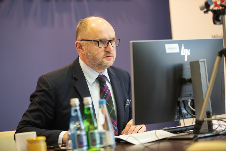 Posiedzenie KWRiST 25 listopada 2020, przewodniczą marszałek Piotr Całbecki i wiceminister w MSWiA Paweł Szefernaker