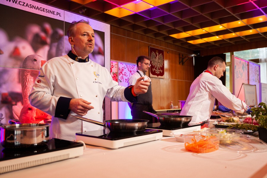 Ubiegłoroczne pokazy kulinarne w ramach Kujawsko-Pomroskiego Festiwalu Gęsiny w Przysieku, fot. Filip Kowalkowski dla UMWKP