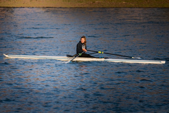 Patrycja Domalska podczas treningu na jeziorze, fot. Andrzej Goiński/UMWKP