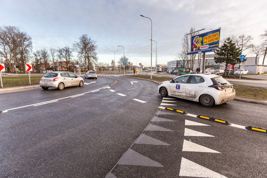 Otwarcie ronda turbinowego w Inowrocławiu, fot. Szymon Zdziebło/tarantoga.pl dla UMWKP