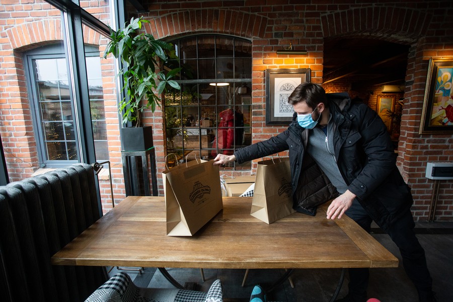 Marszałkowskie granty pozwolą utrzymać miejsca pracy w restauracjach i siłowniach, fot. Filip Kowalkowski dla UMWKP