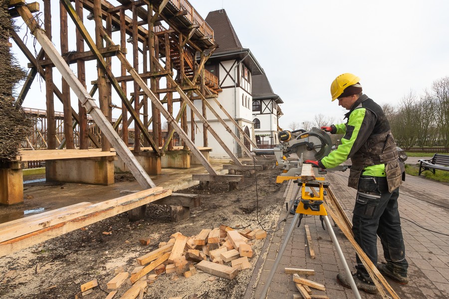 Remont tężni w Inowrocławiu, grudzień 2020, fot. Mikołaj Kuras dla UMWKP