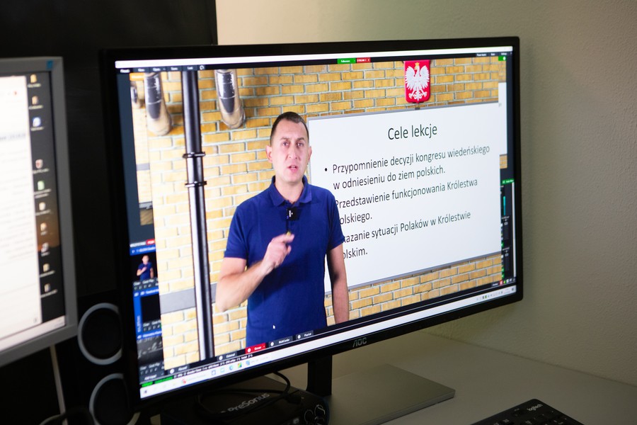 Zajęcia historii prowadzone przez Szymona Wiśniewskiego, fot. Mikołaj Kuras dla UMWKP