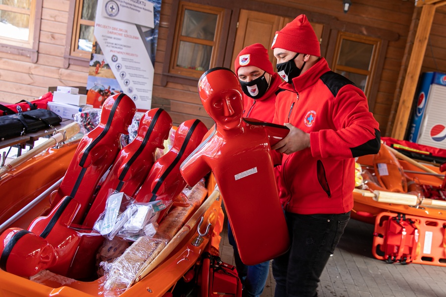 Uroczystość wręczenia sprzętu przedstawicielom WOPR, fot. Andrzej Goiński/UMWKP